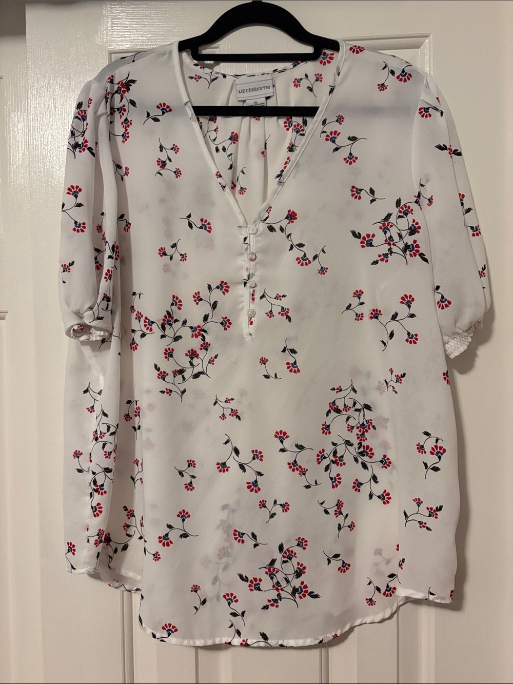 Liz Claiborne White Floral Button-Front V-Neck Blouse